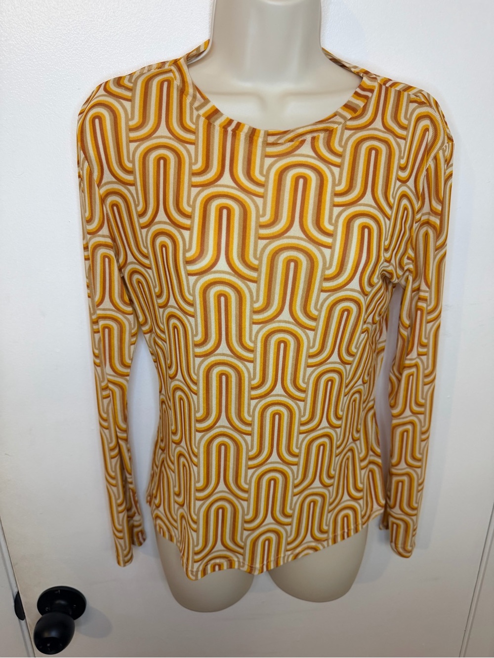 Gianni Bini Retro Mesh Mod Long Sleeve Crew Neck Top Size M - Picture 2 of 9